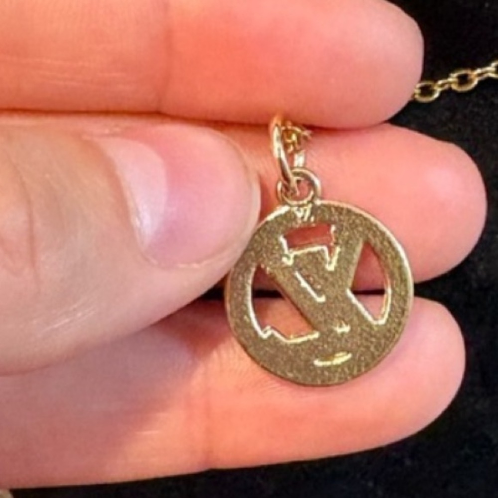 LV Necklace - Picture 4 of 4